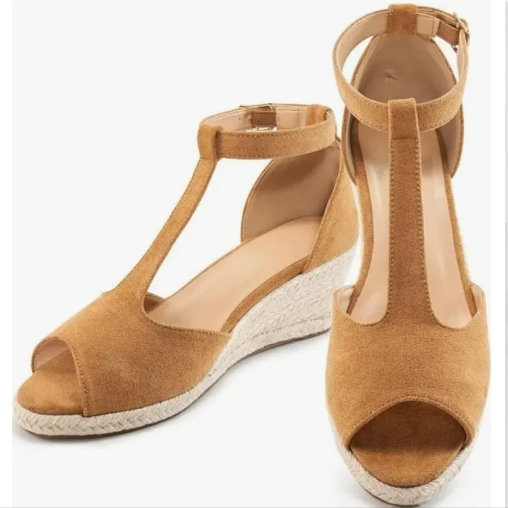 FUDYNMALC Womens Size 8 Sandal Wedges Brown New In Box